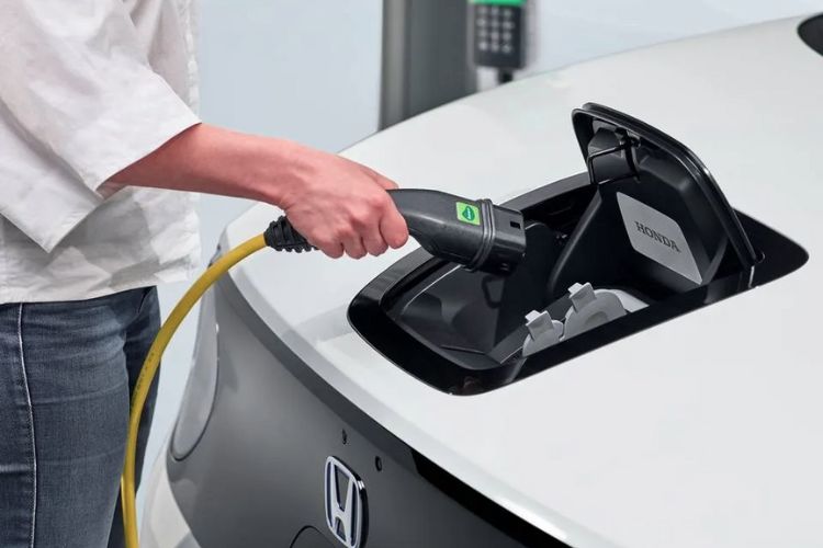 honda prologue ev charger type
